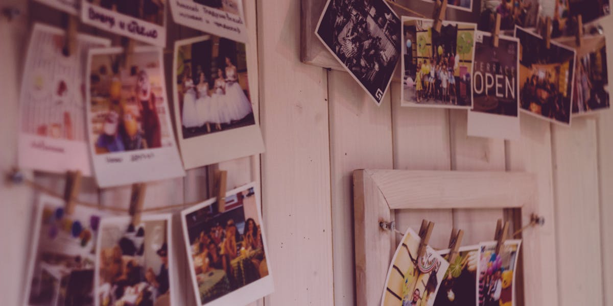 Como Fazer uma Parede Galeria com Quadros Diversos